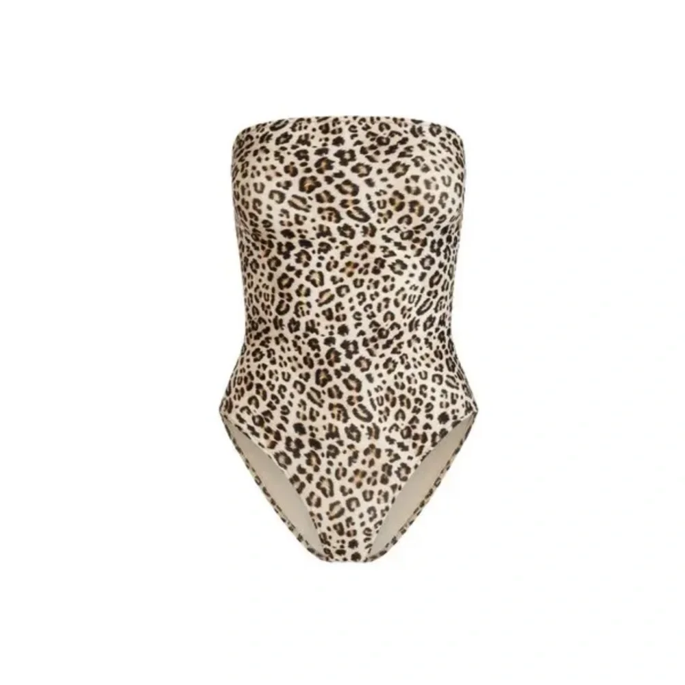 SKIMS SWIM STRAPLESS ONE PIECE SWIMSUIT CHAMPAGNE LEOPARD PRINT M